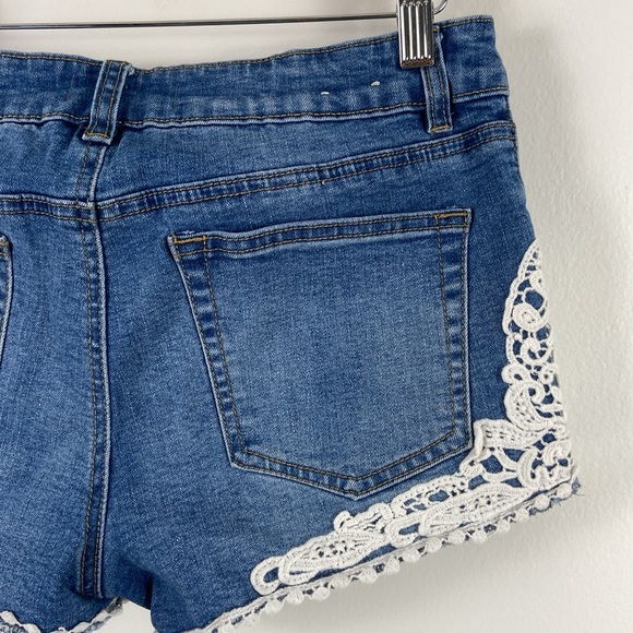 ✨3/$25✨ Urban Heritage Crochet Detailed Denim Shorts - 7 - Picture 7 of 8